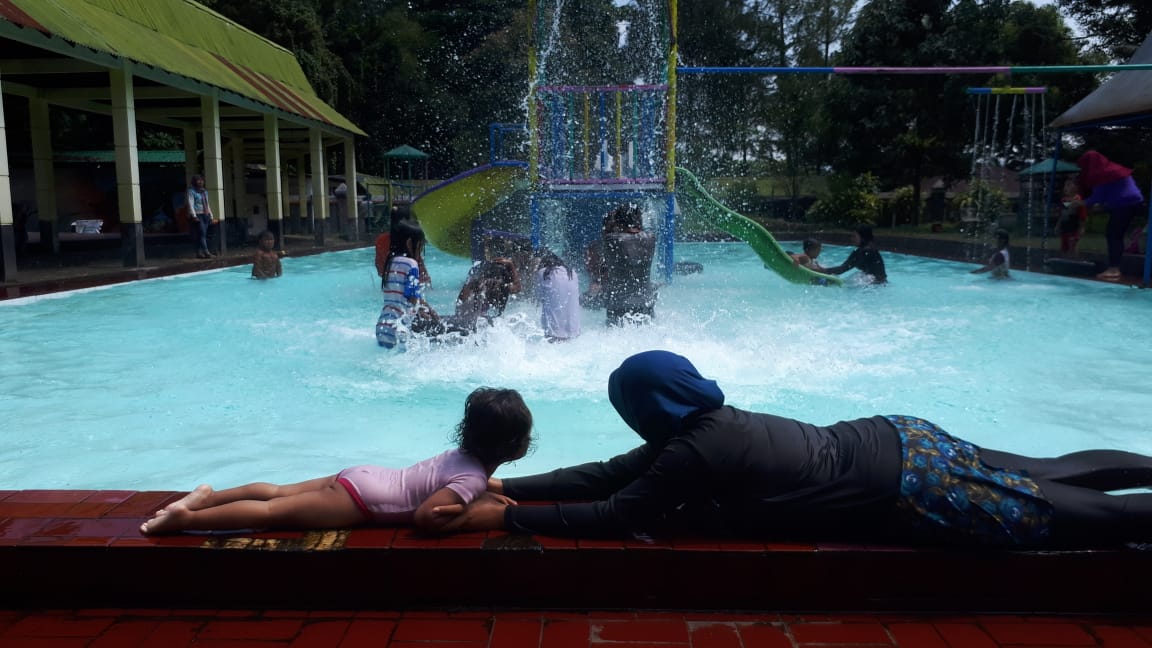 KOLAM AIR HANGAT DI WONOSOBO